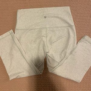 LULULEMON White Cropped Wunder Under Tights